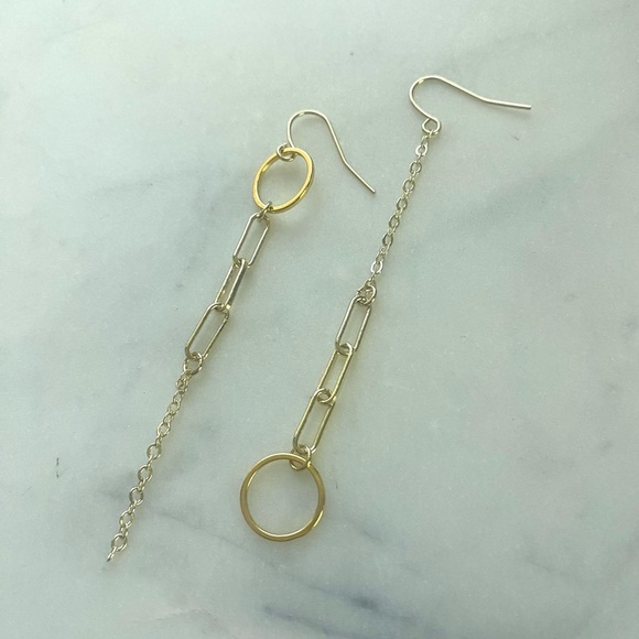 Mismatched Drop Chain Gold Earrings - Picture 2 of 3